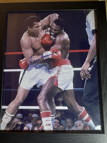 Muhammad ali autographed 8x10 - muhammad,
