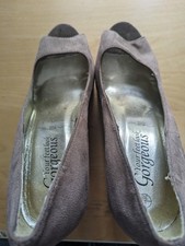 well Worn Open Toed Ladies Platforms Size 5