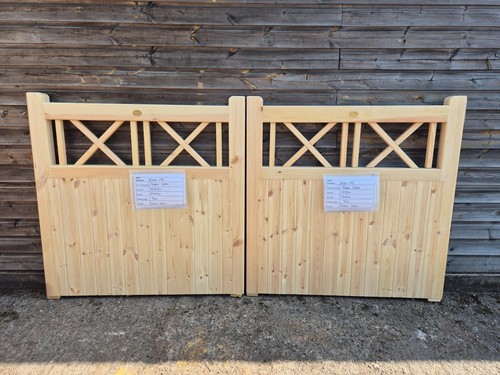 Flat top wooden timber garden - top,