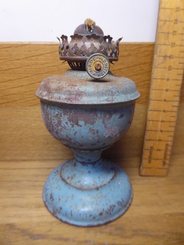 Antique vintage oil lamp - /,