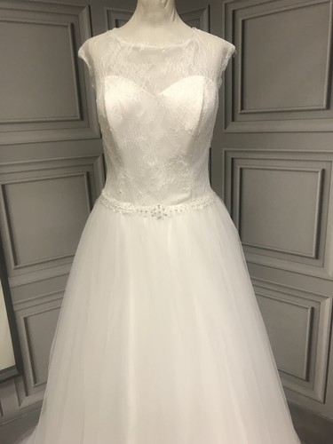 Bnwt ivory wedding dress size - bnwt,