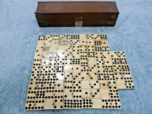 Antique set double nine - ,