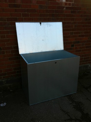 Medium galvanised feed bin - galvanised,