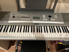 Yamaha DGX-220 Portable Grand Electric Keyboard Piano