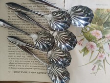 Vintage Shell Shaped Scalloped