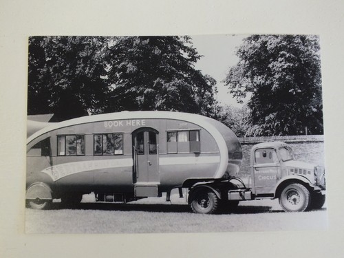 Bertram mills circus lorry - mills,