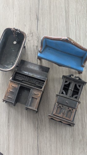 Vintage dolls house netal - dolls,