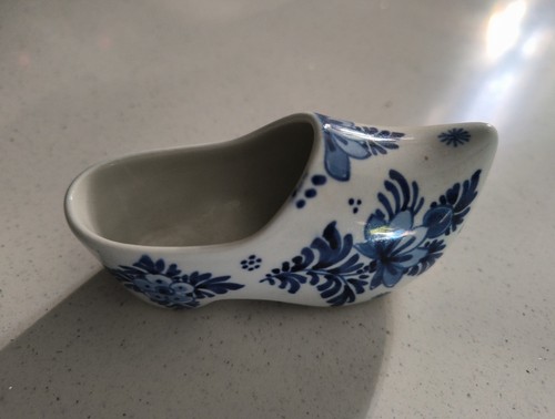 Delft blue and white porcelein - blue,