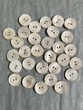 30 x natural shell buttons