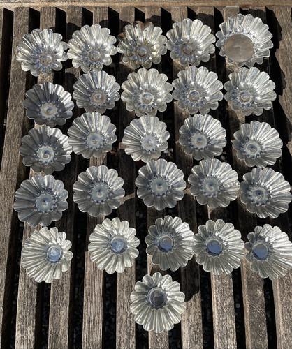 Vintage miniature tin - miniature,