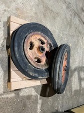 Pair of cast front wheels /