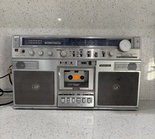 TOSHIBA BOOMBOX BOMBEAT 15