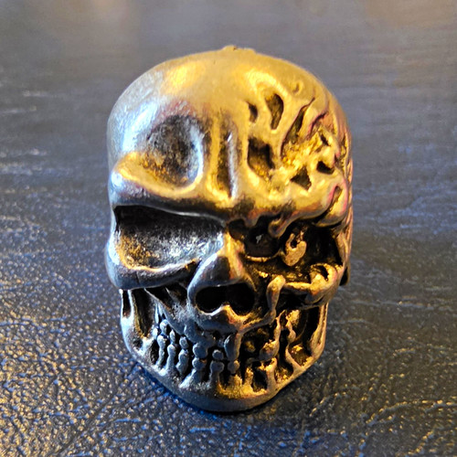 Large gothic flaming skull - flaming,