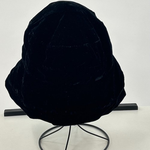 Vintage black velvet cloche - velvet,
