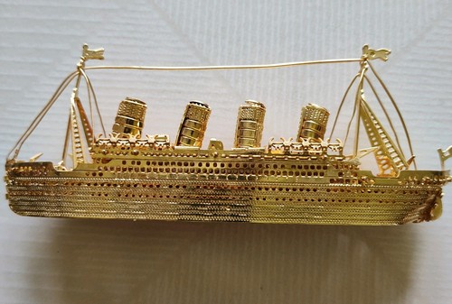 Miniture gold model the - miniture,