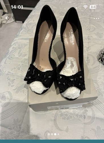 Carvela suede shoes used once - suede,