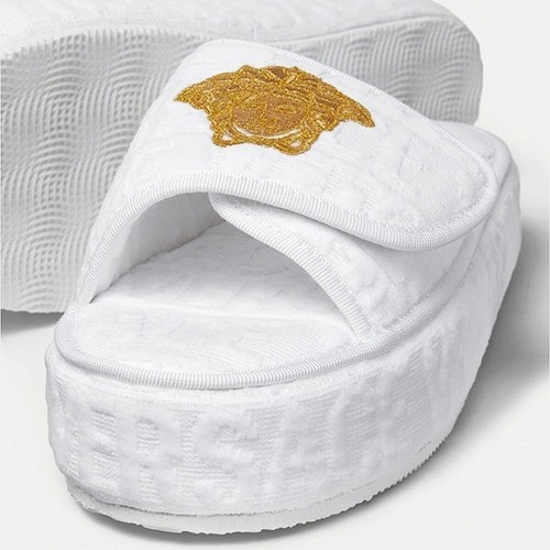 Nwt 425 versace allover - nwt$425, white