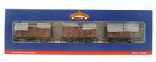 BACHMANN 38-161Z 12T BR VENTILATED VANS BR BAUXITE (LATE) WEATHERED OO GAUGE