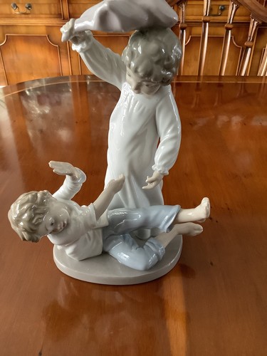 Nao lladro pillow fight - pillow,