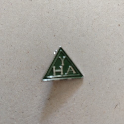 Old youth hostel badge - -, yha