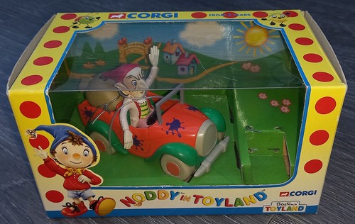 Boxed 2000 corgi - boxed,