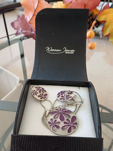 Silver tone round pendant - silver,