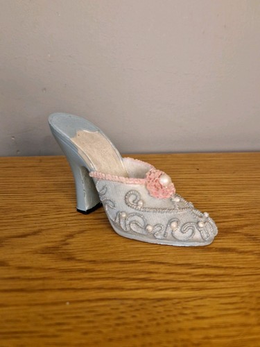 Miniature shoe figurine