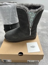 Uggs Classic Zip Boot In