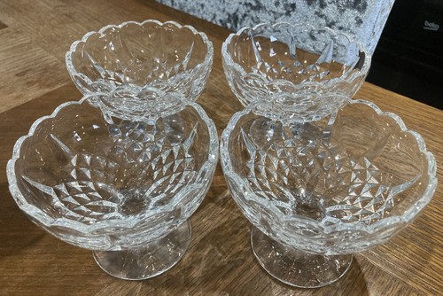 Set crystal dessert bowls - of, 4