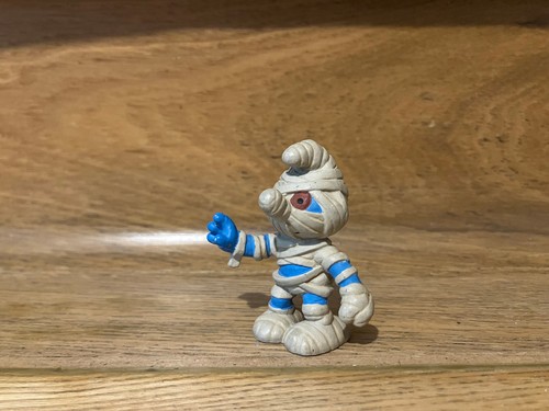 Vintage smurf figure - smurf,