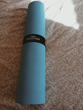 Yoga Mat Bright blue and very comfy 