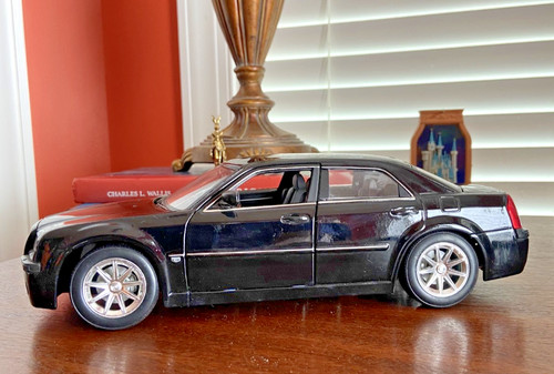 Chrysler 300c hemi - hemi, 1:18
