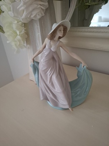 Lladro 23cm tall - lladro,