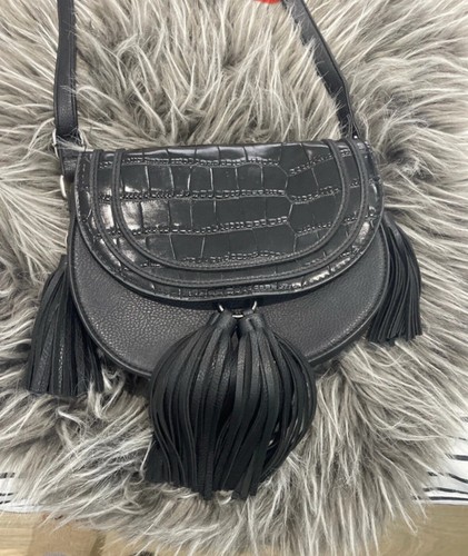 Black stylish tassel handbag - tassel,