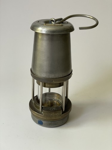 Vintage the wolf safety - vintage,
