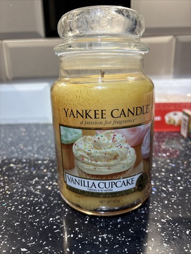 Yankee candle vanilla - vanilla, cupcake