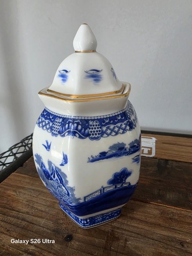 Blue white willow pattern - &,