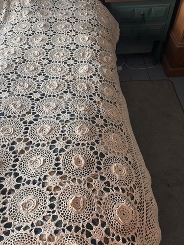 Vintage ecru floral crochet - ecru,