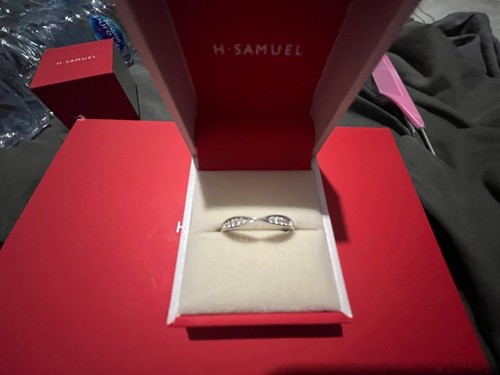 Samuel 9ct white gold round - gold,