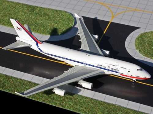 Gemini jets 400 b747 - 1:400,