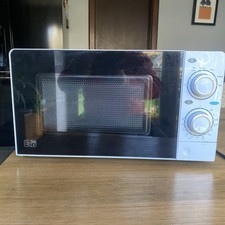 ESSENTIALS CMW21 700W Compact