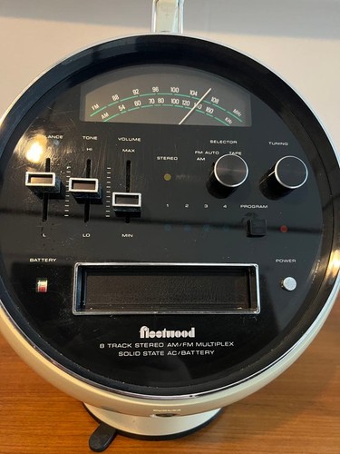 Weltron 2001 space age radio - age,