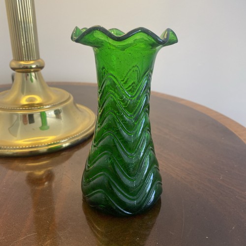 Green ruffle glass hand - green,