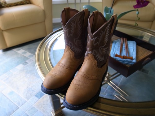 Ariat - , )