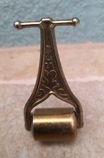 Vintage Metal Miniature Dolls House Push Pull Garden Lawn Roller Ornament