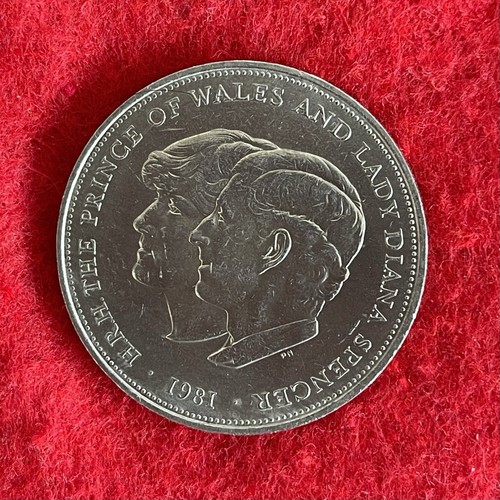 Commemorative crown coin - crown, royal