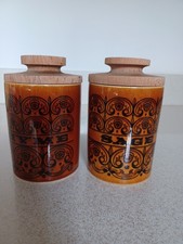 2 Vintage Hornsea Pottery Scroll Pattern Spice/Herb Jars Brown Sage & Thyme