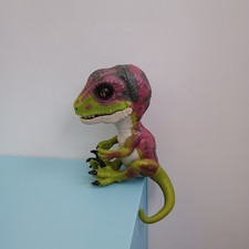 WowWee Untamed - Stealth the Velociraptors - Fingerlings Raptor 5" Figure  toy