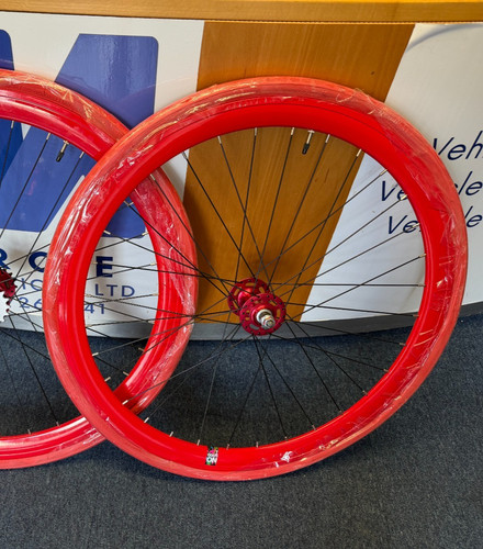 Red front weel - red,