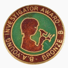 Vintage Old Young Investigator Childrens Club Bronze Award Enamel Brooch Badge